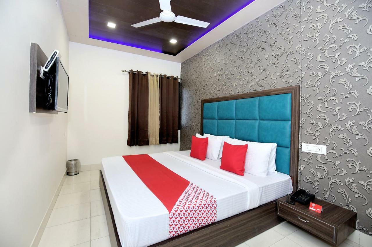 Oyo 12354 Hotel Sangreela Amritsar Eksteriør bilde